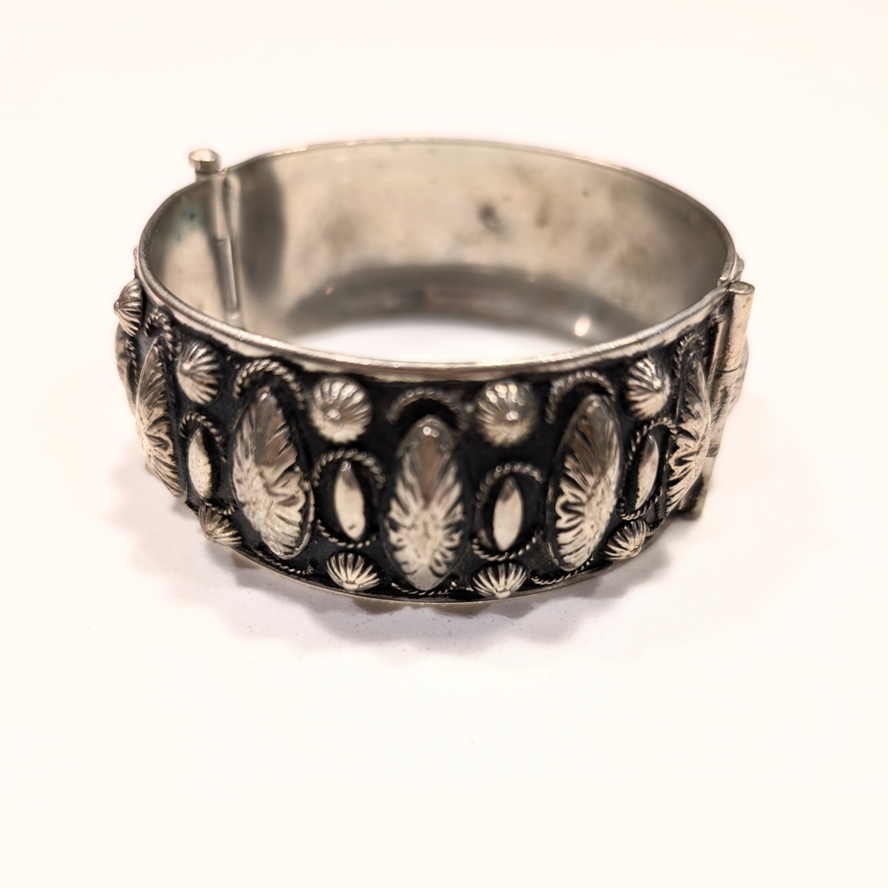 Vintage Italy Alpacca Silver Engraved Boho Leaf Festival Bangle Bracelet Rare